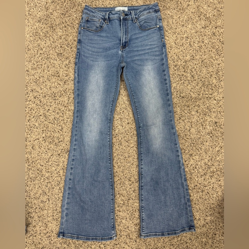 Risen Flare Jeans